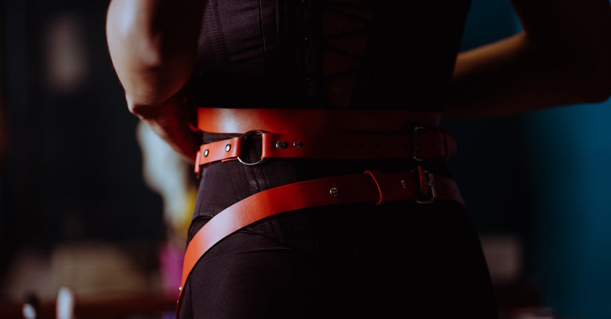 découvrez l'univers fascinant du bdsm, une exploration audacieuse des dynamiques de pouvoir, du consentement et de la sensualité. plongez dans des pratiques variées, des conseils pour les débutants aux expériences plus avancées, tout en mettant l'accent sur la sécurité et le respect mutuel.