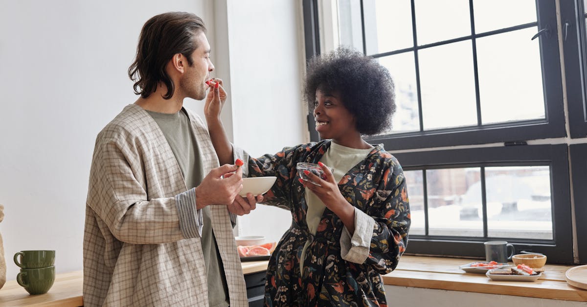 découvrez des conseils et des astuces pour renforcer l'intimité dans votre couple. explorez des idées pour améliorer la communication, augmenter la connexion émotionnelle et vivre des moments de partage inoubliables.