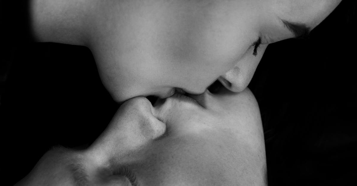 découvrez des conseils et des techniques pour renforcer l'intimité au sein des couples. explorez des approches innovantes pour créer une connexion profonde et enrichissante dans votre relation.