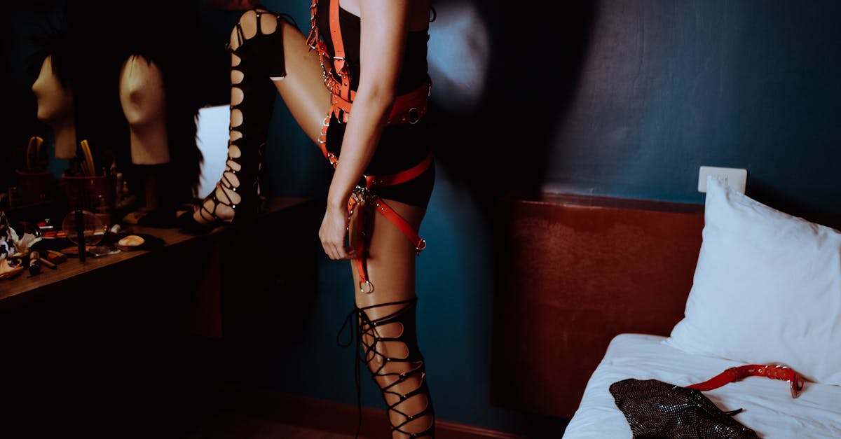 découvrez l'univers fascinant du fétichisme, une exploration des désirs et des passions qui dépassent les normes traditionnelles. plongez au cœur des pratiques, des symboles et des significations entourant cette expression de la sexualité humaine.
