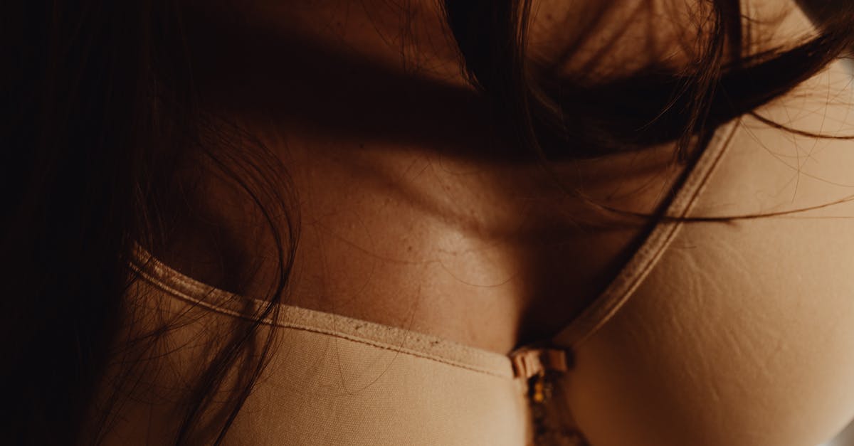 découvrez les dernières tendances en lingerie : styles, matières et couleurs qui font fureur cette saison. trouvez l'inspiration pour renouveler votre collection et ajoutez une touche de séduction à votre garde-robe.