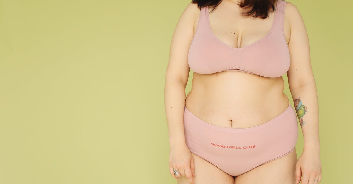 découvrez les dernières tendances en lingerie pour sublimer votre silhouette et vous sentir belle au quotidien. explorez des styles variés, des couleurs tendances et des matériaux luxueux qui allient confort et élégance.