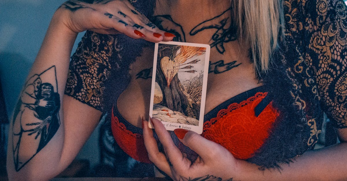 découvrez notre collection de lingerie sexy qui allie élégance et sensualité. offrez-vous ou à votre partenaire des pièces uniques qui mettent en valeur votre silhouette et éveille les sens. laissez-vous séduire par des matières luxueuses et des designs audacieux.