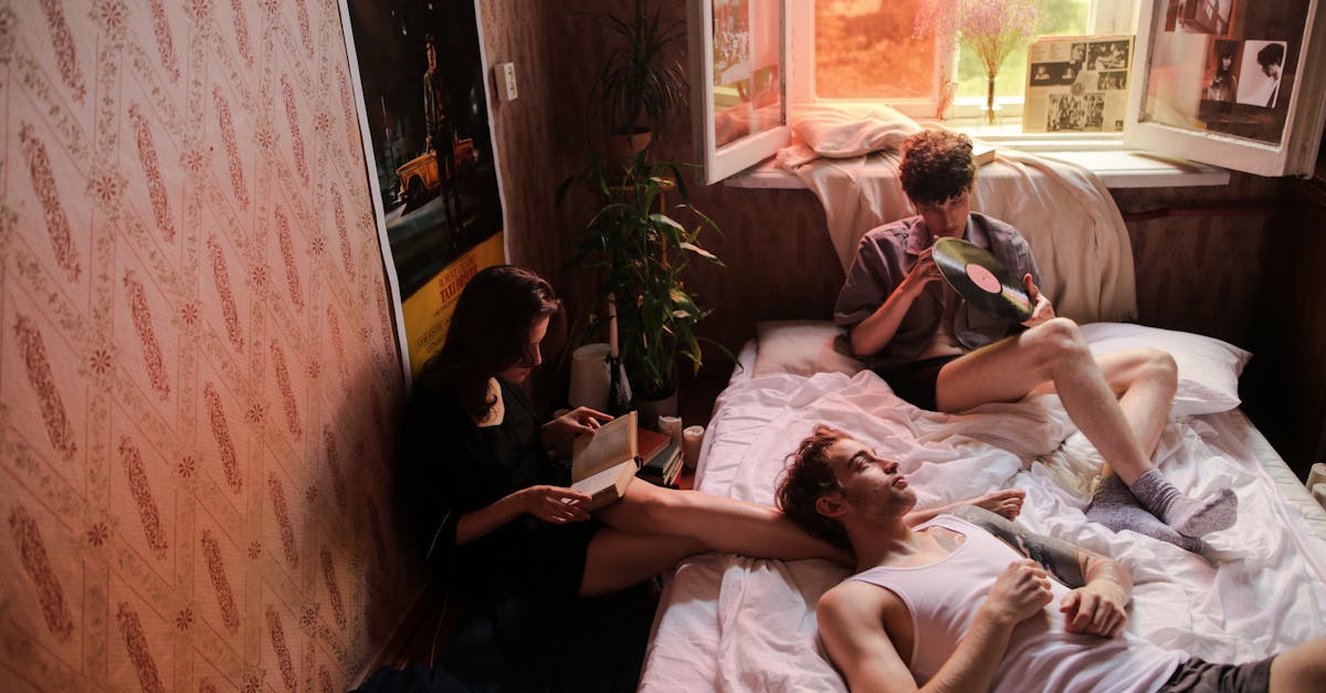 découvrez le monde des relations à trois avec notre guide sur les expériences de threesome. explorez des conseils, des astuces et des histoires pour pimenter votre vie amoureuse tout en respectant les limites de chacun.