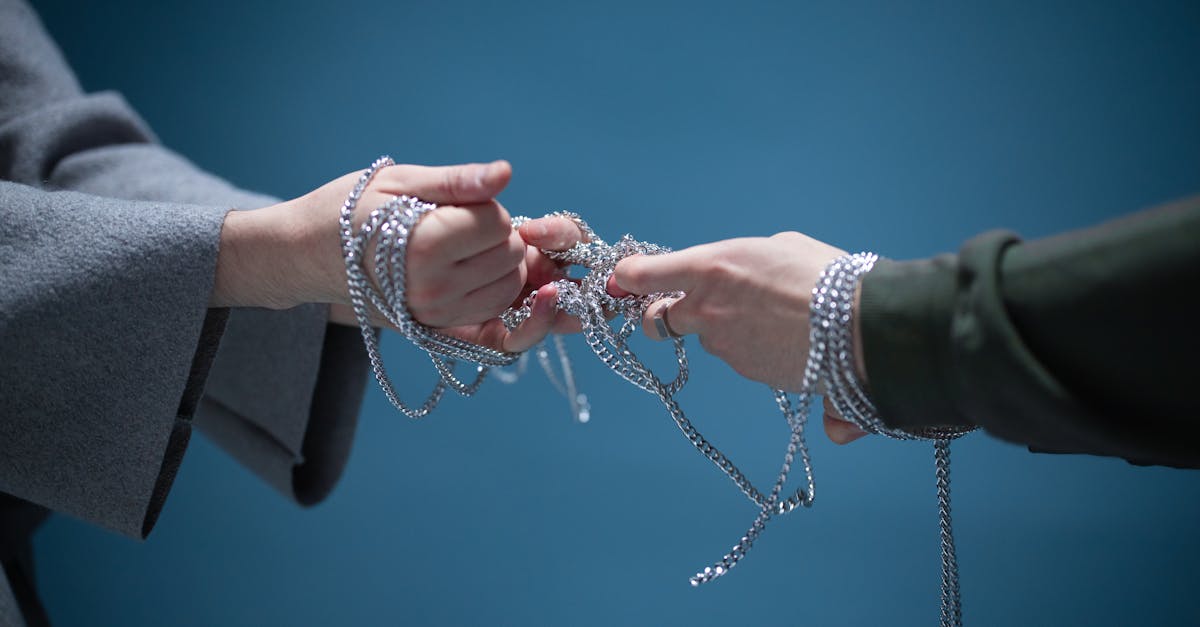 découvrez notre sélection d’accessoires de bondage de qualité pour pimenter vos jeux érotiques : menottes, cordes, masques, colliers et plus encore. idéal pour les débutants ou les adeptes du bdsm. livraison discrète.