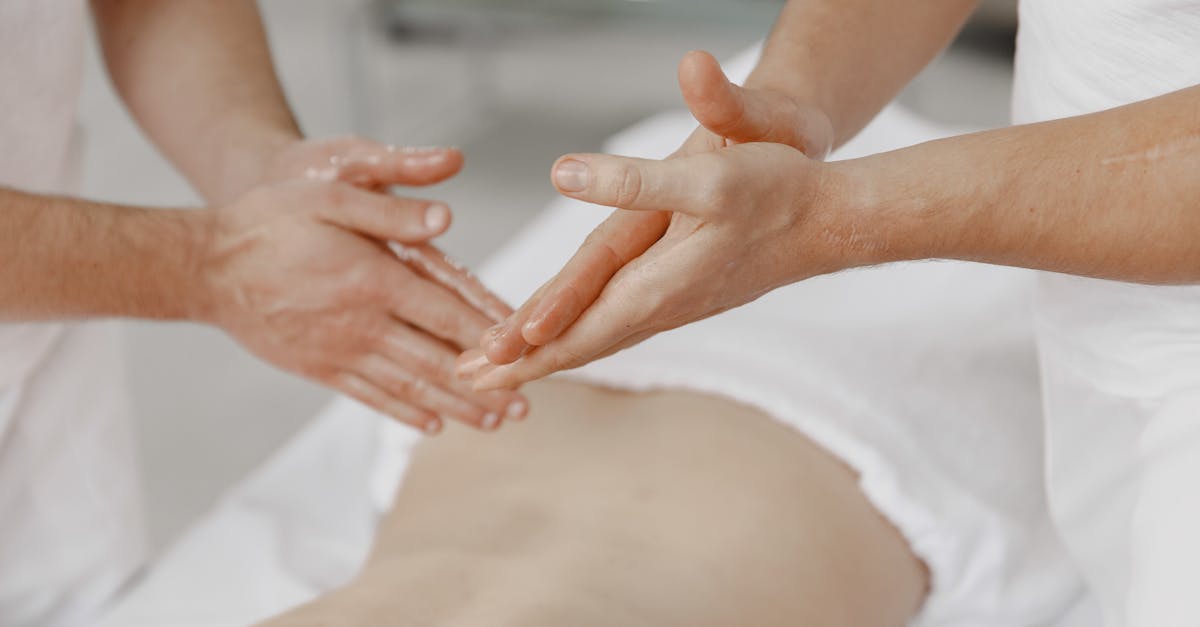 découvrez nos huiles de massage comestibles, parfaites pour des moments de détente gourmands et sensuels. offrez-vous une expérience de massage unique aux parfums délicats et aux saveurs exquises.