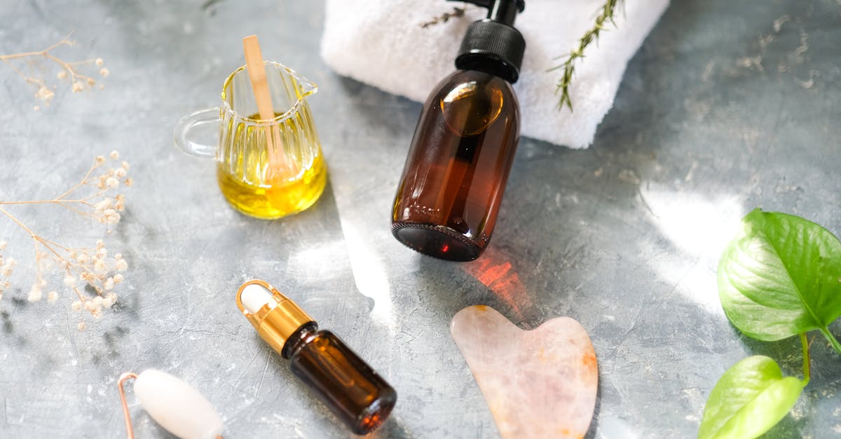 découvrez notre huile de massage érotique, spécialement formulée pour éveiller les sens et sublimer vos moments intimes. texture soyeuse, parfum envoûtant – pour des massages sensuels et une relaxation profonde.