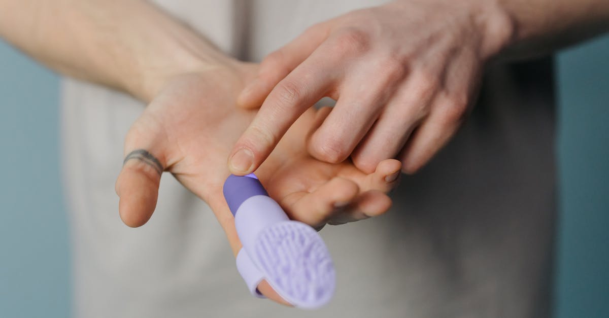 découvrez notre huile de massage érotique, idéale pour éveiller les sens et intensifier vos moments intimes. formule soyeuse, naturelle et parfum envoûtant pour une expérience sensorielle inoubliable.