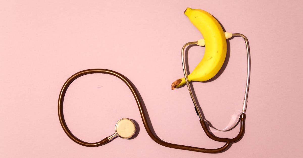 découvrez comment le jeu de rôle érotique peut pimenter votre vie intime, renforcer la complicité dans le couple et explorer de nouvelles sensations en toute sécurité et confiance.