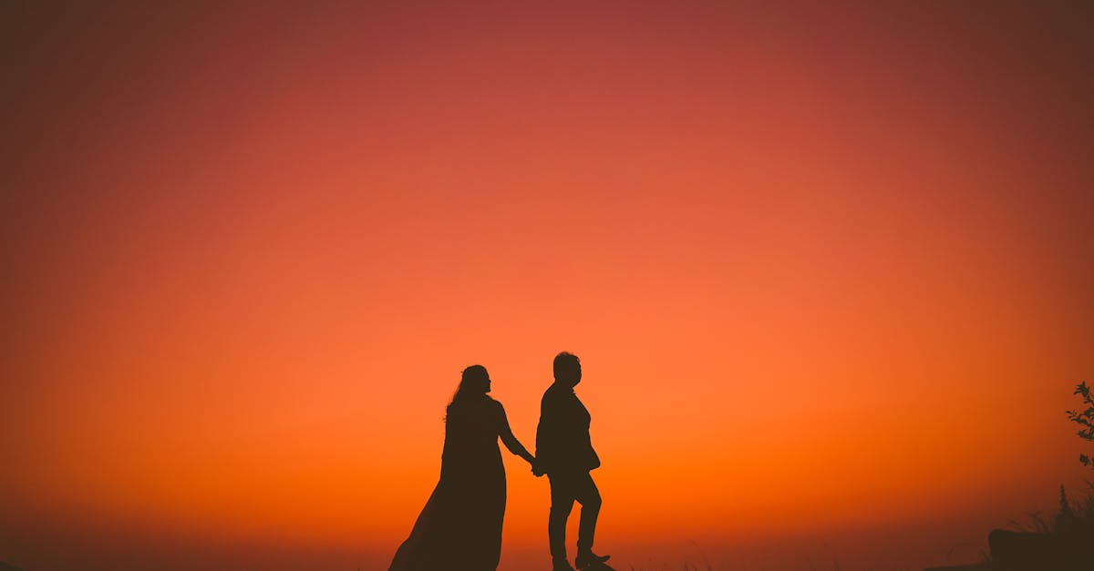 découvrez tout ce qu'il faut savoir sur l'intimité : définition, importance dans les relations amoureuses et conseils pour renforcer la complicité au sein du couple.