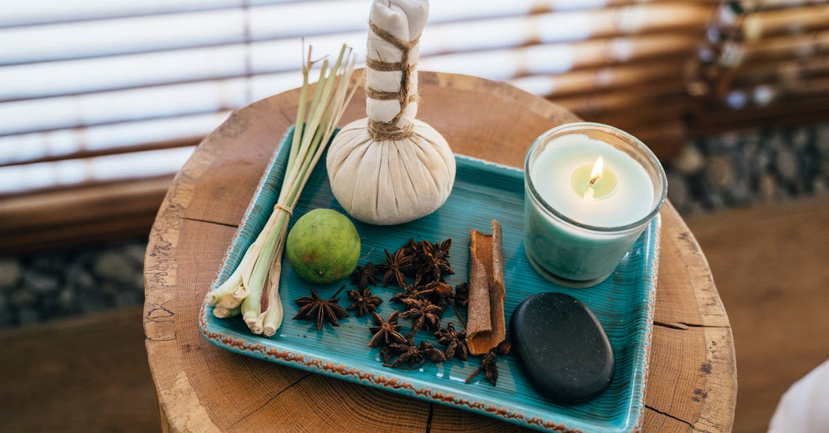 découvrez la bougie de massage, une expérience sensorielle unique alliant détente, bien-être et parfum subtil. offrez-vous un moment de relaxation intense grâce à cette bougie spécialement conçue pour hydrater et adoucir la peau tout en diffusant une ambiance chaleureuse.