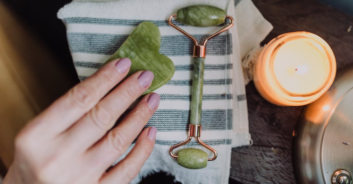 découvrez la bougie de massage sensuelle : parfumez votre intérieur et profitez d’une huile tiède pour des massages relaxants et intimes. parfaite pour éveiller les sens et créer une ambiance chaleureuse.