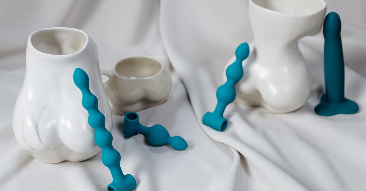 découvrez tout sur les sex toys en silicone : avantages, conseils d’entretien et raisons de choisir ce matériau hypoallergénique et doux pour une expérience intime sûre et agréable.
